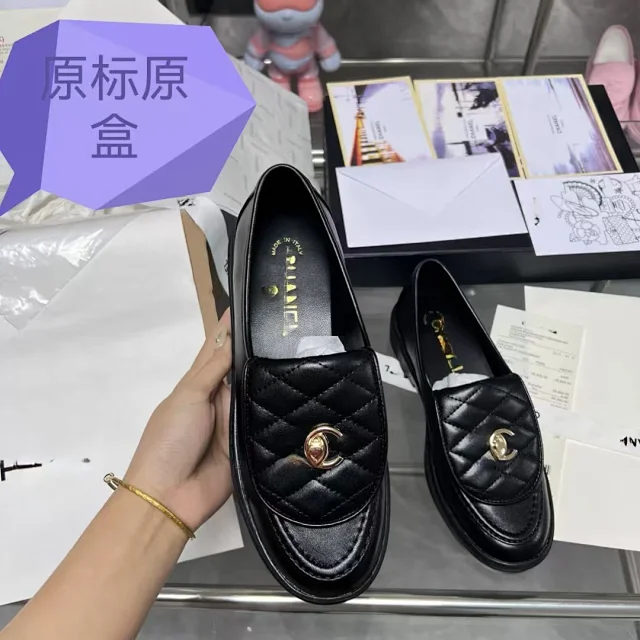 Chanel Leather Shoes Quilted CC Logo Loafers product detail image 2