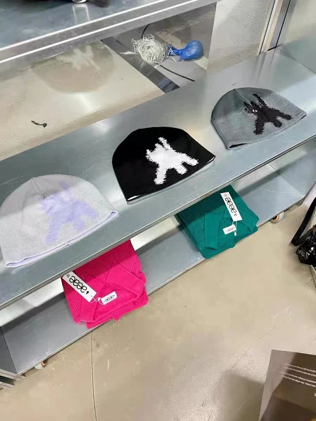 aeae Hats Reversible Knitted Cat Graphic Beanie product detail image 1