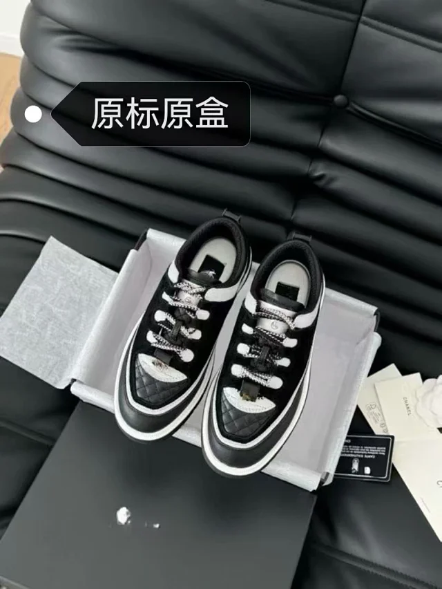 Chanel Sneakers Low-Top Lace-Up Quilted product detail image 1