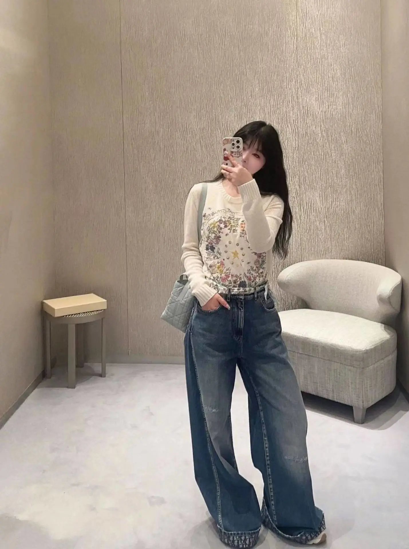 Embroidered Floral Circle Motif White Knit Sweater - 5