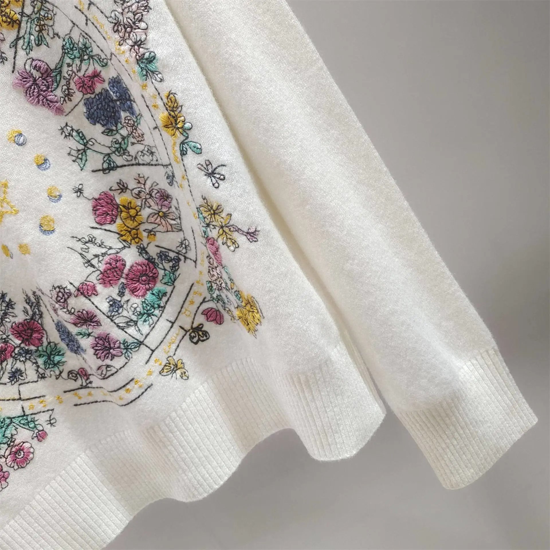 Embroidered Floral Circle Motif White Knit Sweater - 12