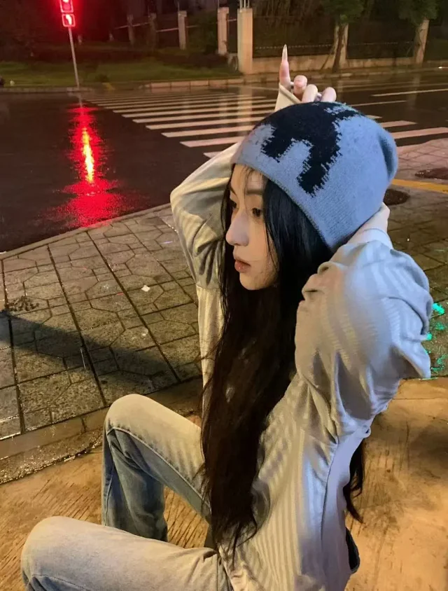 aeae Hats Reversible Knitted Cat Graphic Beanie product detail image 23