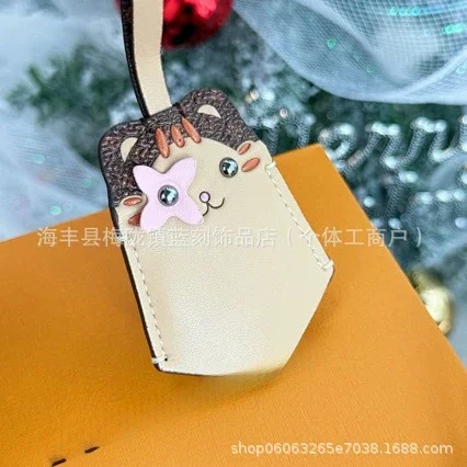 Louis Vuitton Uncategorized Leather novelty bag charm keychain product detail image 3