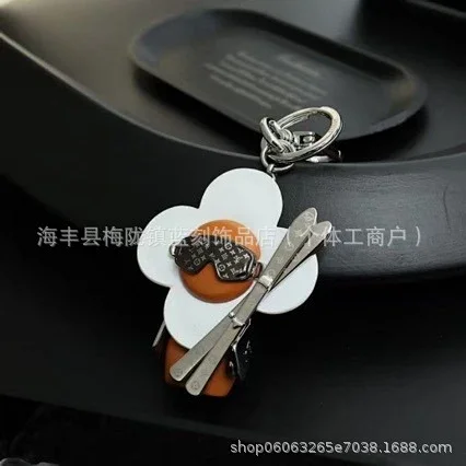 Unbranded Uncategorized Flower Figurine Keychain product detail image 2