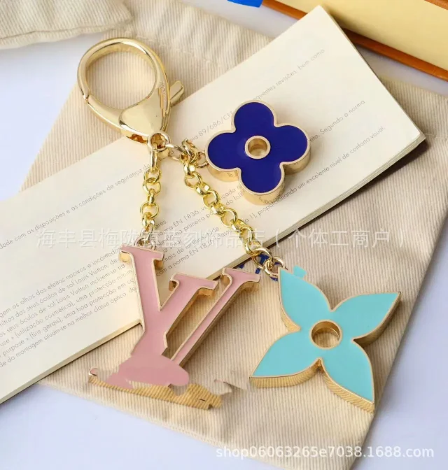 Louis Vuitton Uncategorized Metal Floral Monogram Keychain product detail image 2