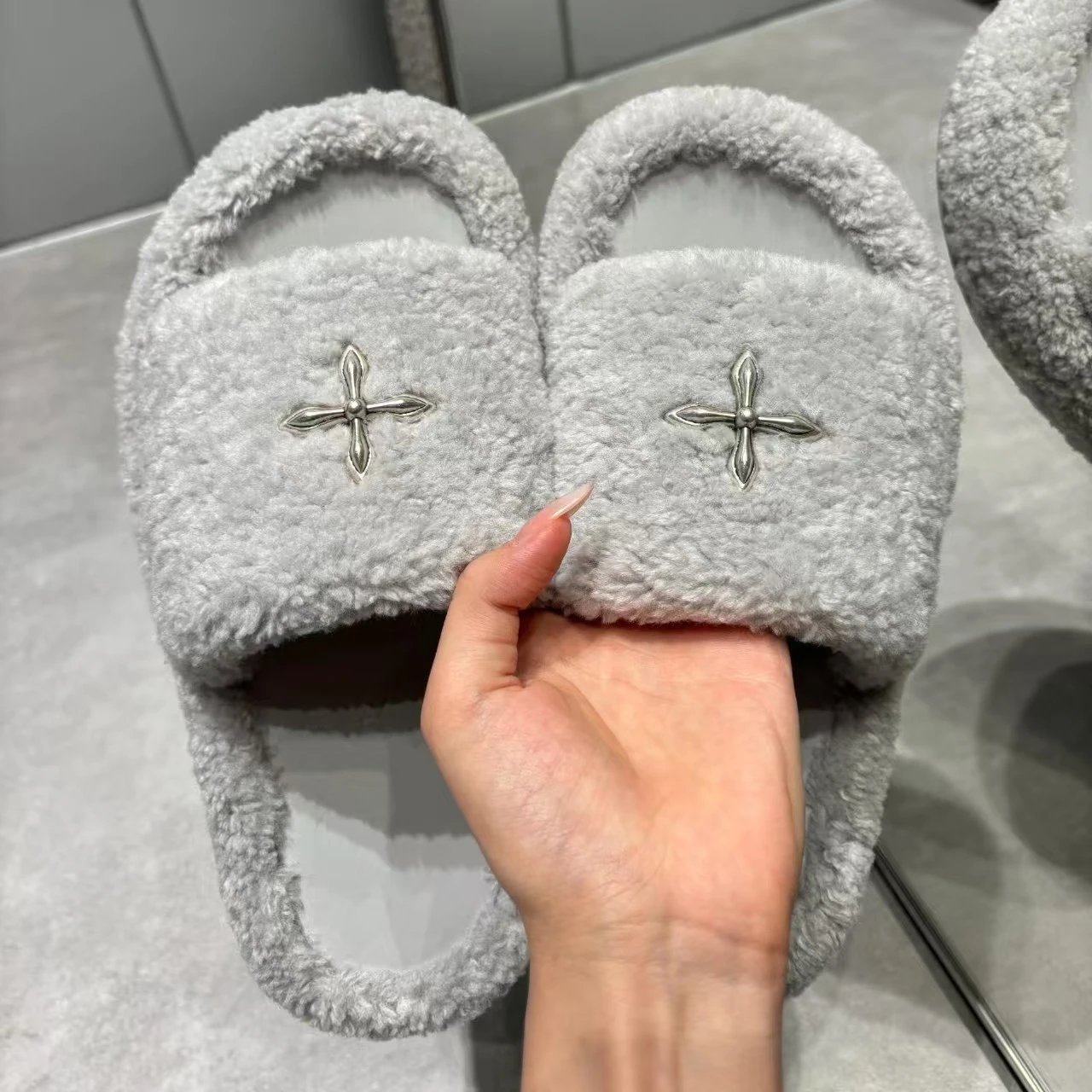Unbranded Slippers Faux-Fur Open-Toe with Cross Charm image 4