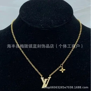 Louis Vuitton Jewelry LV Monogram Pendant Necklace product detail image 5