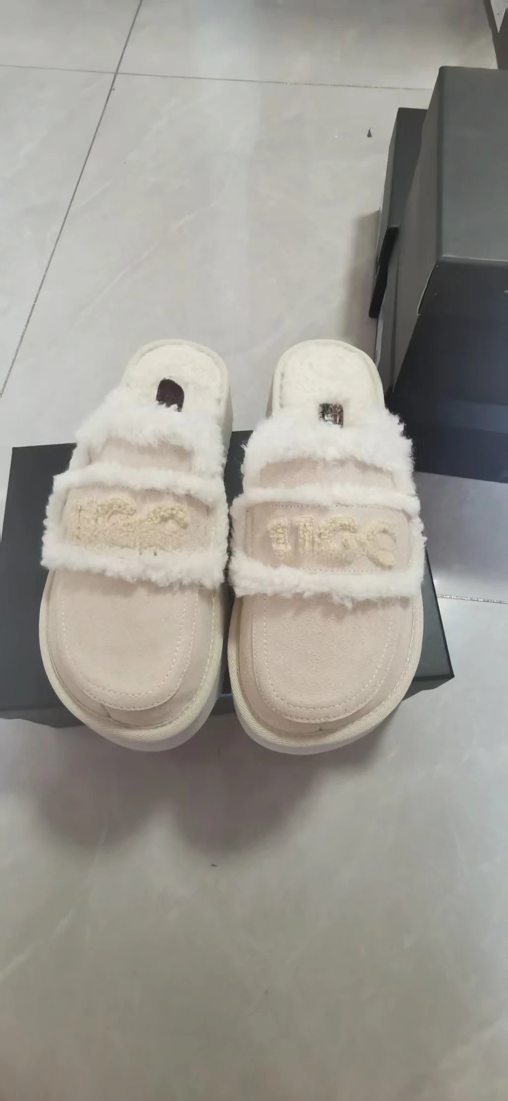 UGG Fluff Yeah Slide Brown Shearling Slippers - 9