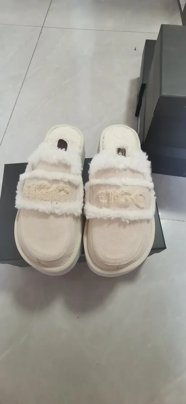 UGG Slippers Platform Shearling Logo Strap product detail image 8
