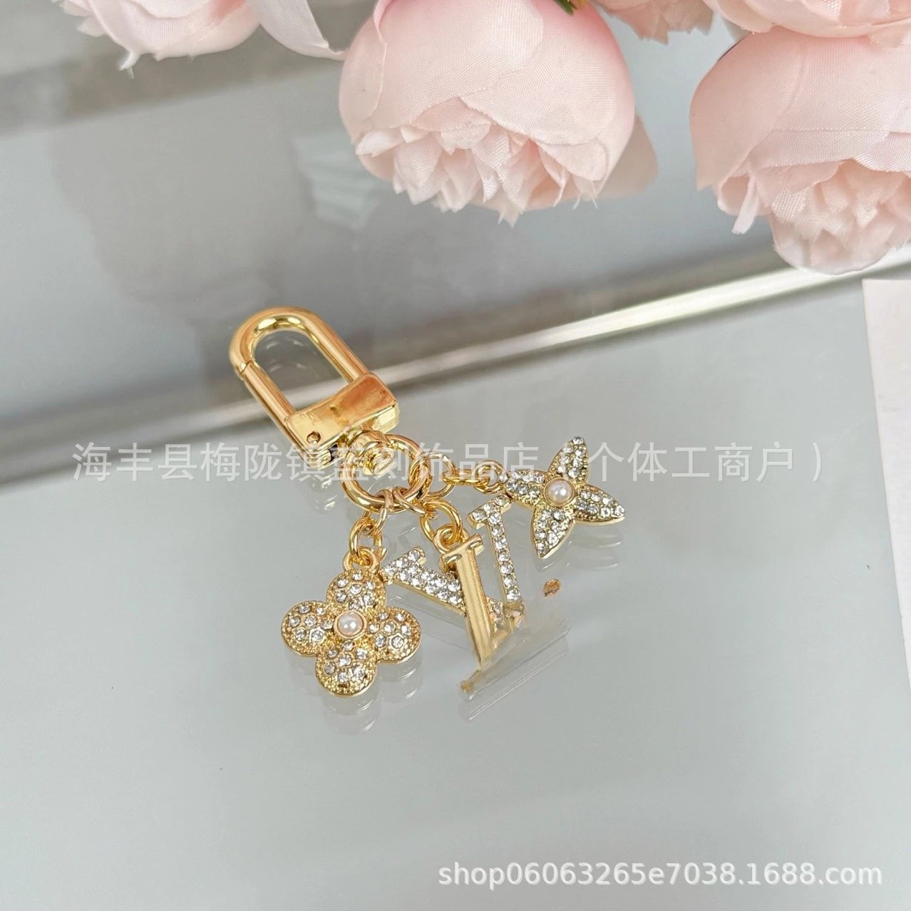 Louis Vuitton Monogram Flower LV Charm Gold-tone Keychain - 4