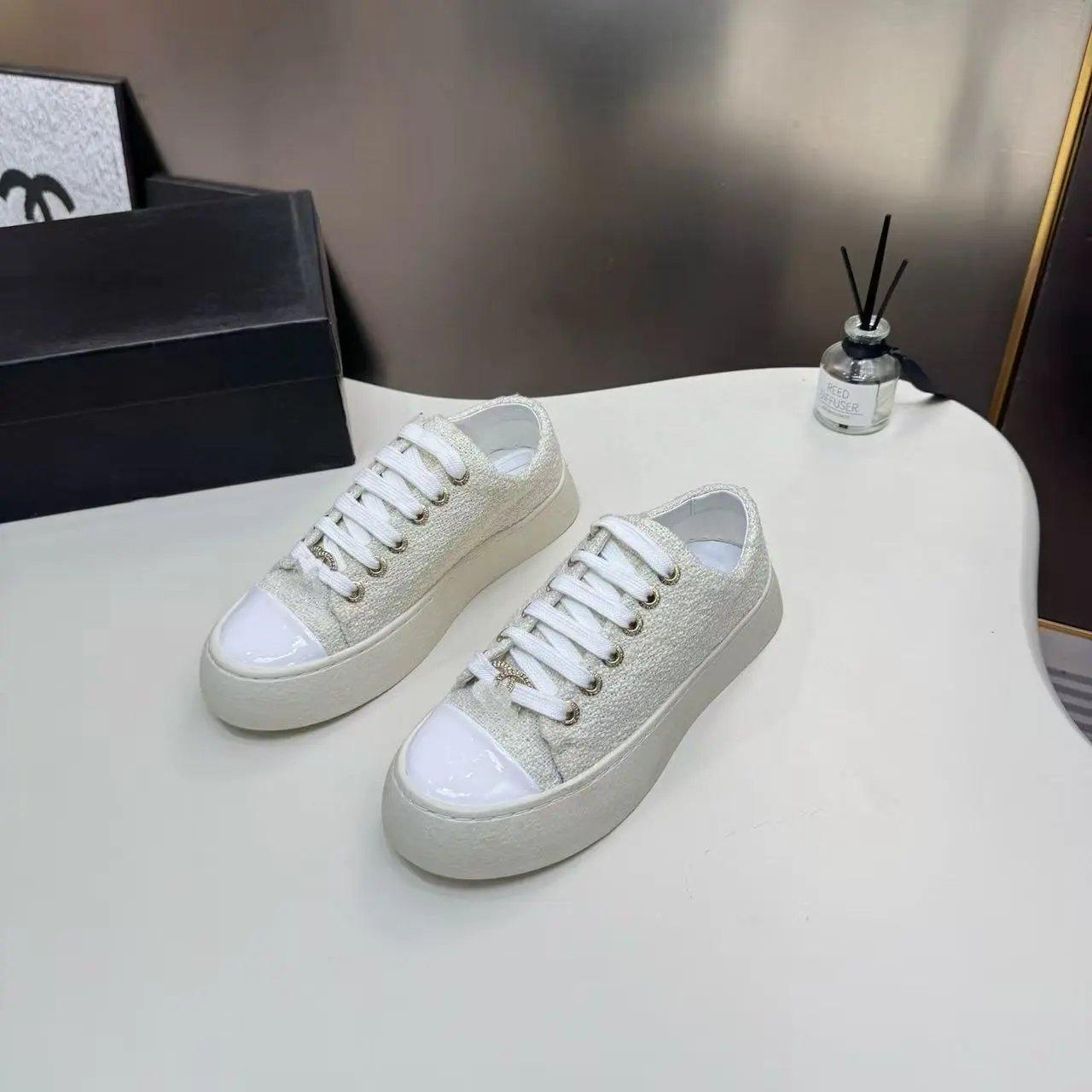 Unbranded Sneakers Low-Top Lace-Up Platform with Patent Toe Cap — White