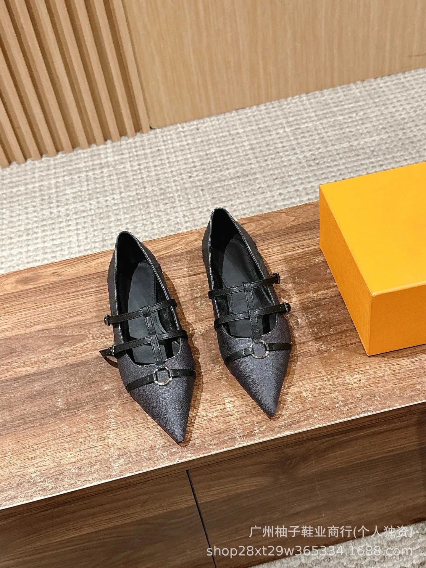 Black colored flat bottom