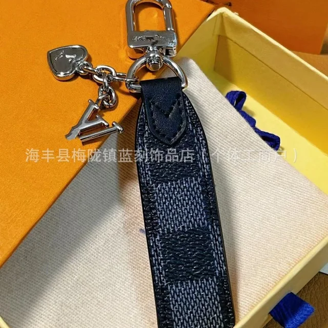 Louis Vuitton Uncategorized Leather Keychain with LV Charm product detail image 4