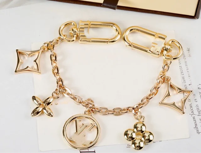 Louis Vuitton Uncategorized Metal Charm Chain Keychain product detail image 3