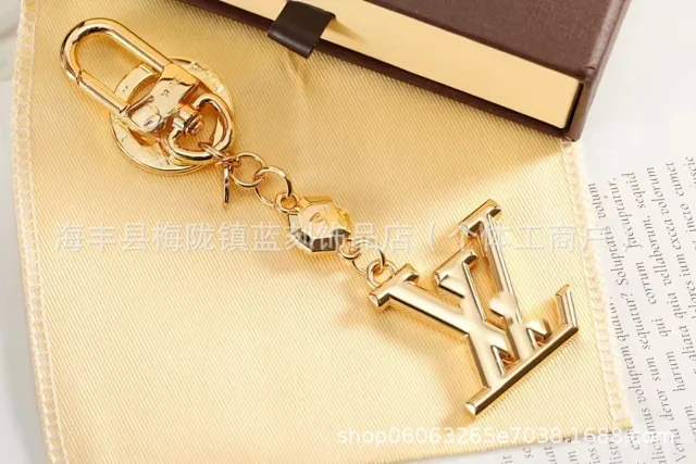 Louis Vuitton Uncategorized LV Monogram Four-Leaf Clover Charm Keychain product detail image 3