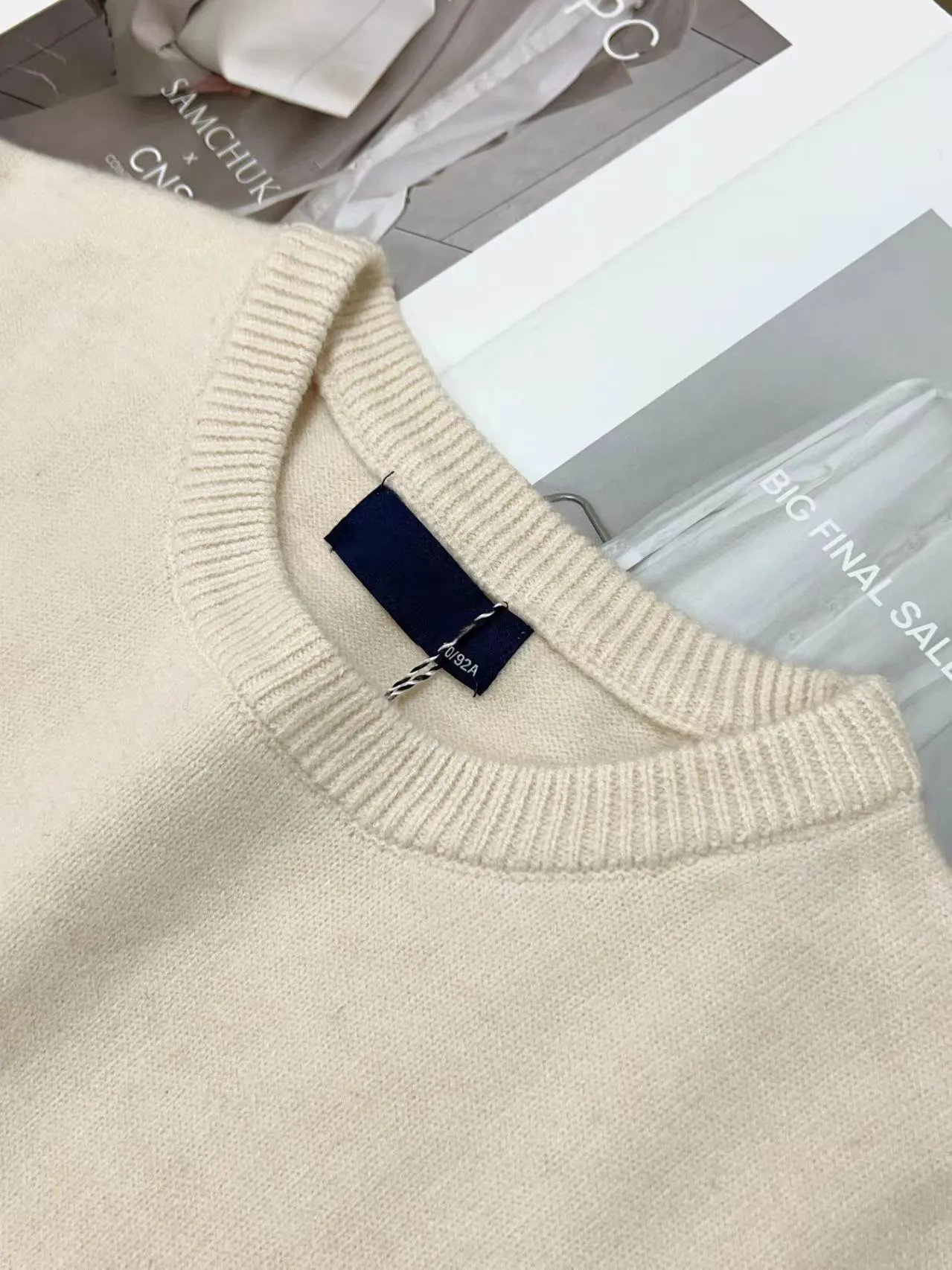 Minimalist Black Crewneck Knit Sweater - 2