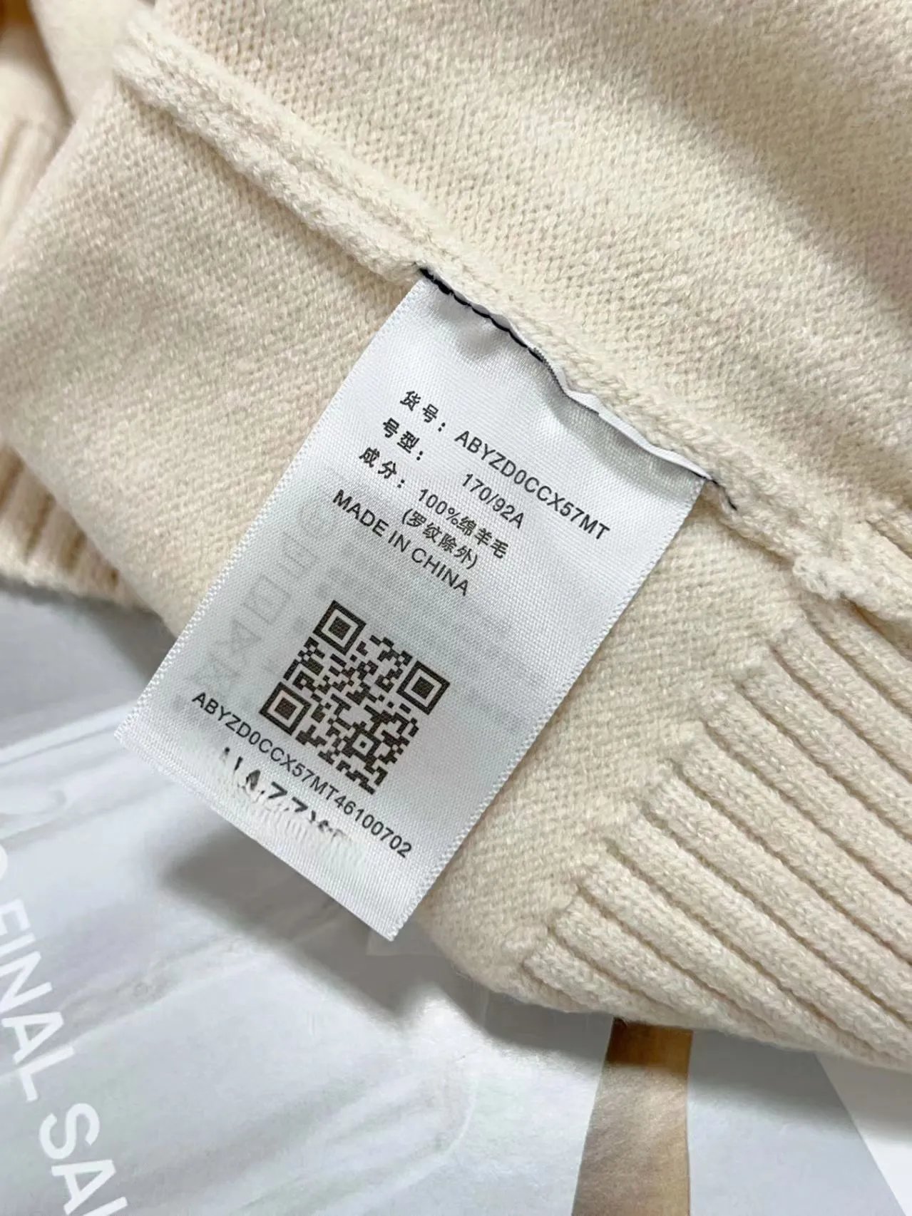 Minimalist Black Crewneck Knit Sweater - 3