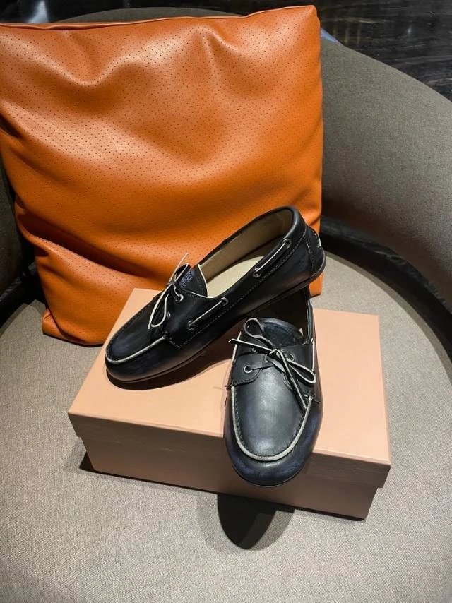 Hermès Moccasin Boat Shoes Distressed Brown Leather - 2