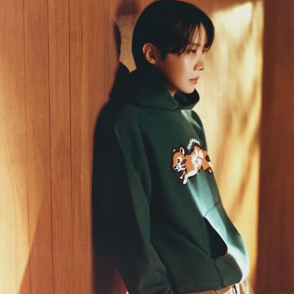 WOMANBY A VOYVES Squirrel Hoodie Forest Green Hoodie - 2