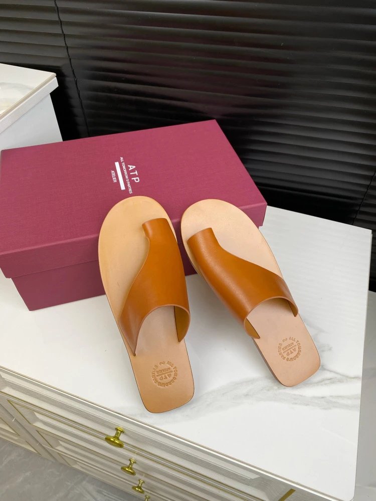 A.P.C. Tabi Slide Black Sandals - 22