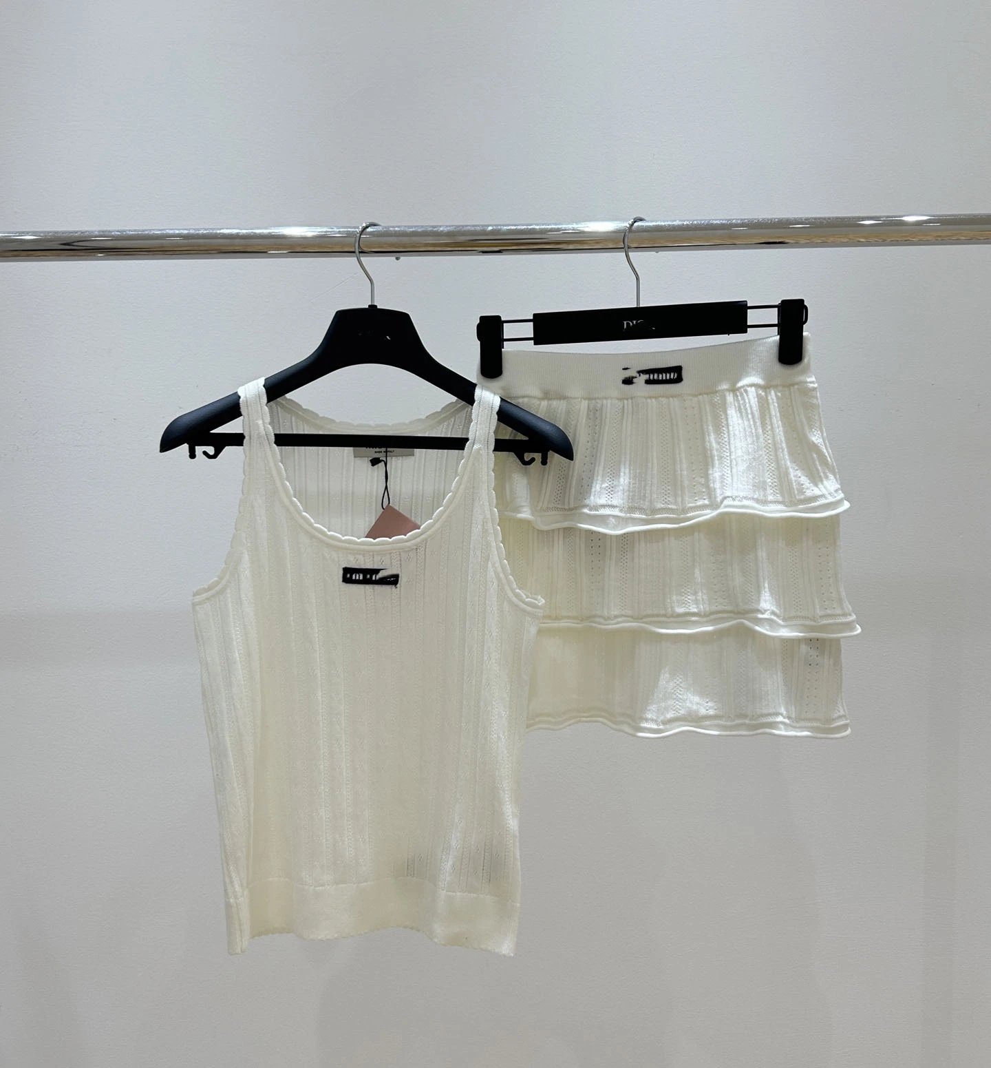 Dior Knit Scallop-Trim Vest Top in Ivory - 4