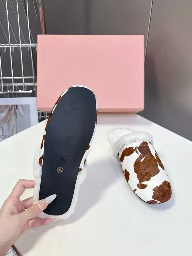 Tory Burch Slippers Shearling-Lined Leather Mule product detail image 4