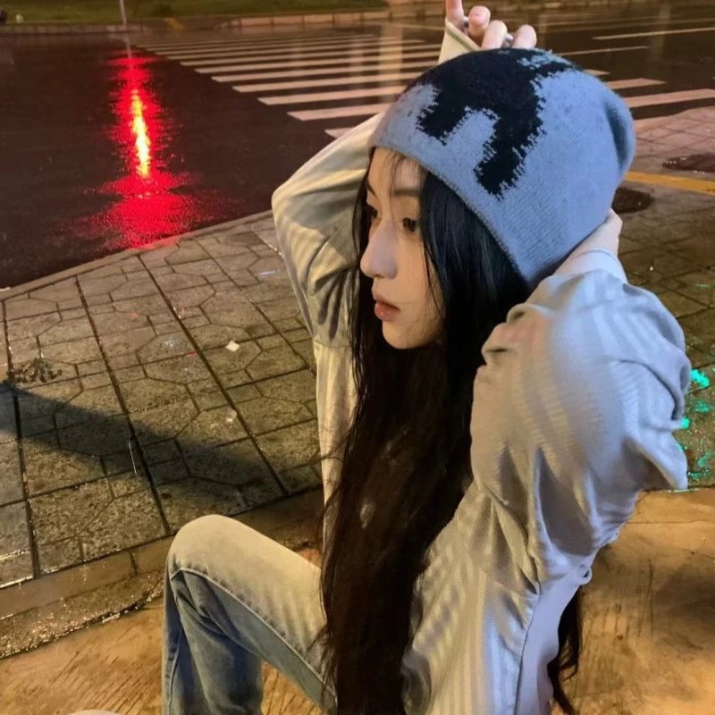 aeae Hats Reversible Knitted Cat Graphic Beanie image 4