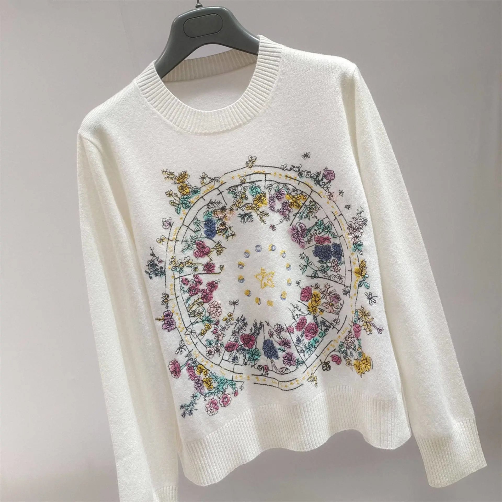 Embroidered Floral Circle Motif White Knit Sweater - 10