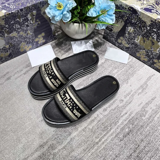 Dior Sandals Embroidered Strap Platform Slide product detail image 11