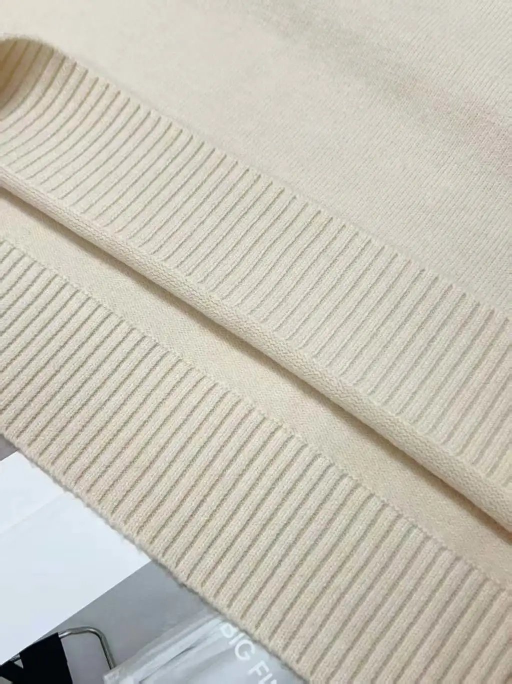 Minimalist Black Crewneck Knit Sweater - 5