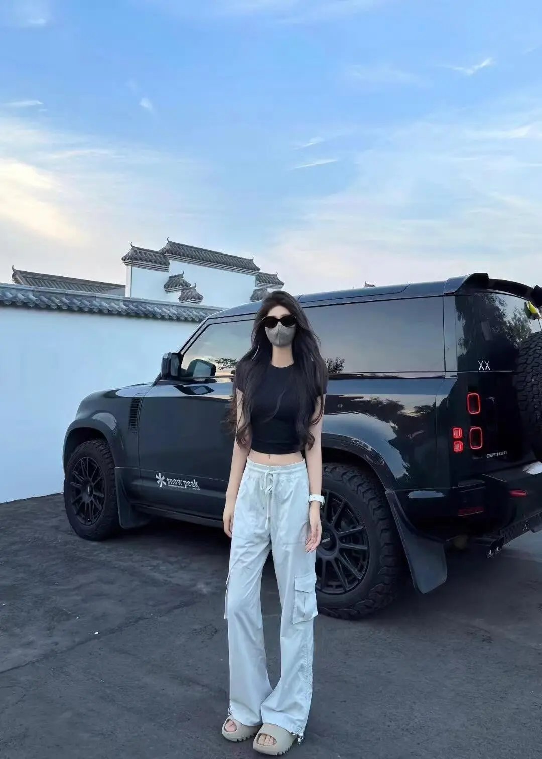 Design Cargo Pants in Off-White with Drawstring Waist and Utility Pockets - 17