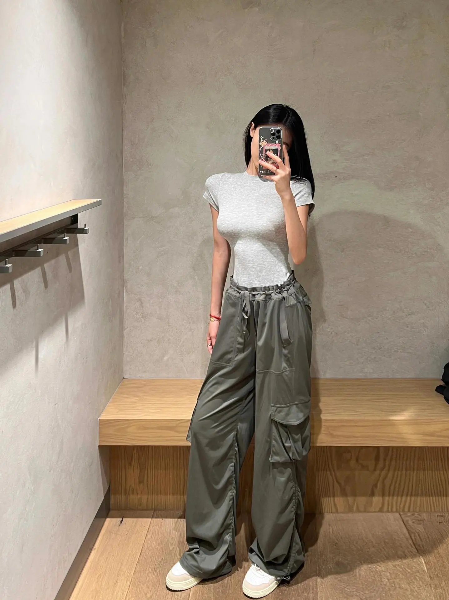 Design Cargo Pants in Off-White with Drawstring Waist and Utility Pockets - 25