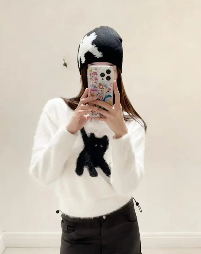aeae Hats Reversible Knitted Cat Graphic Beanie product detail image 17