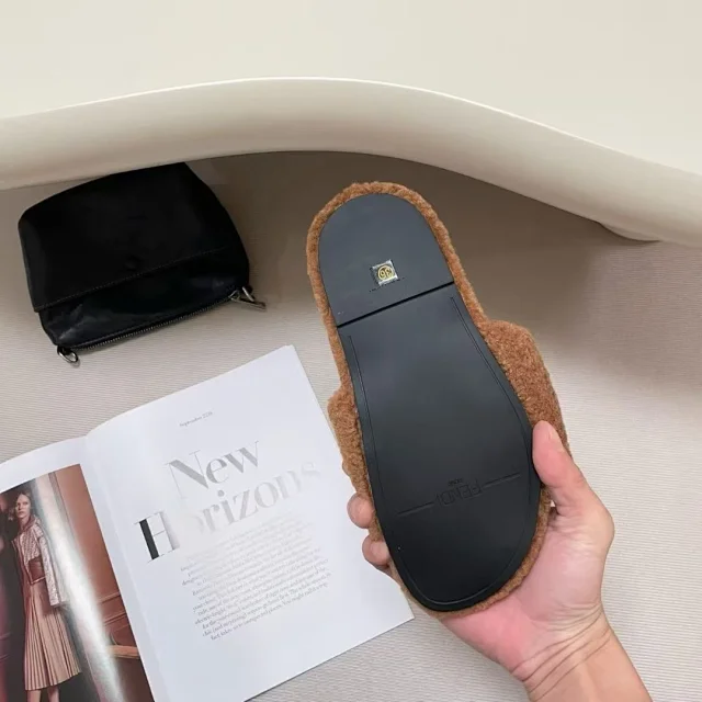 Fendi Slippers Shearling open-toe logo-strap product detail image 4