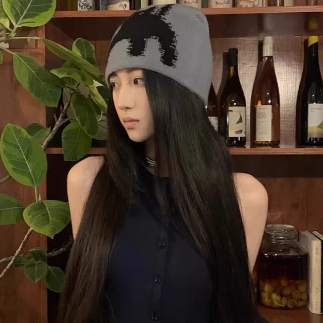 aeae Hats Reversible Knitted Cat Graphic Beanie product detail image 18