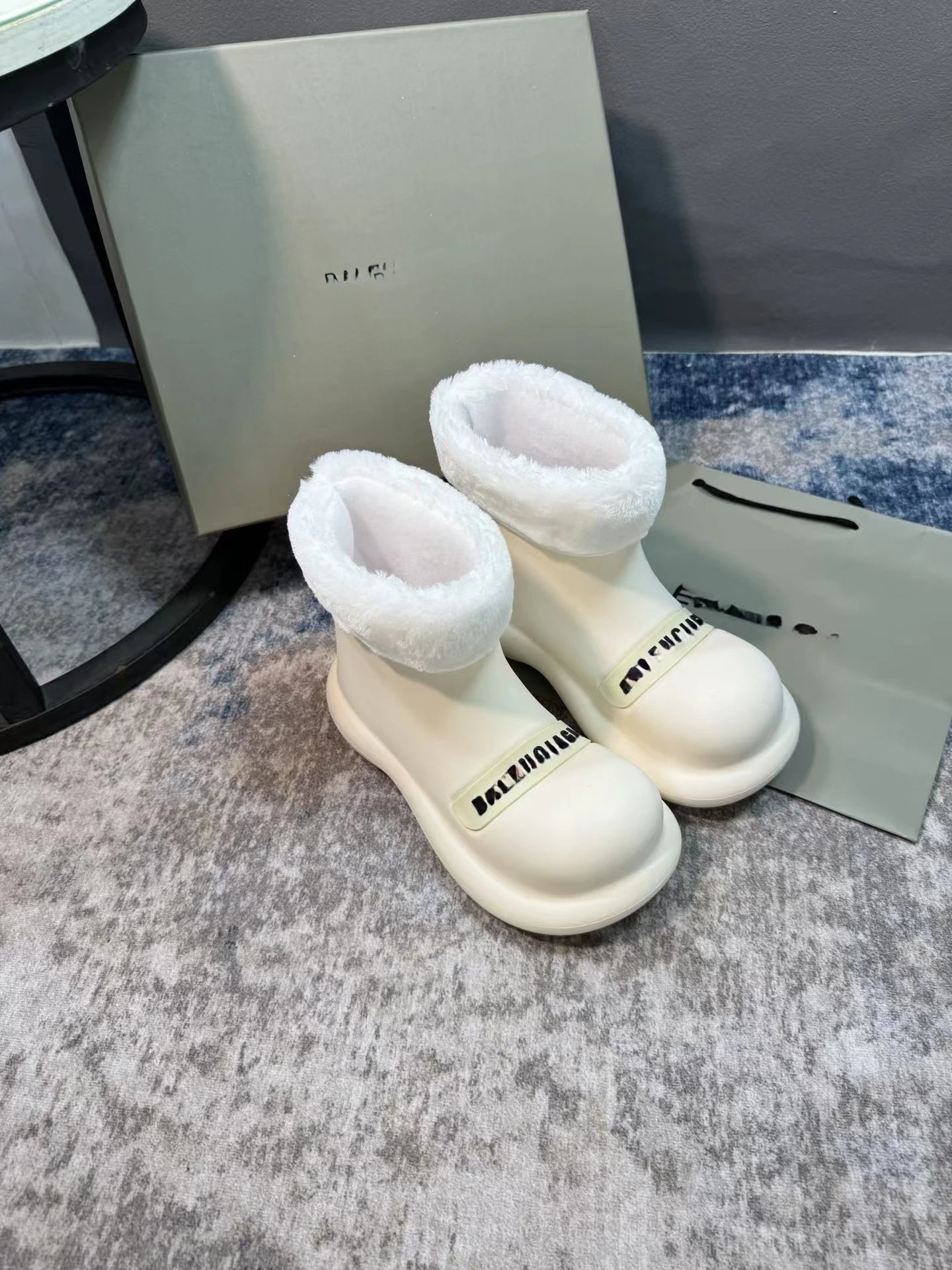 Balenciaga Boots Faux-fur-lined short rain with chunky soles — White