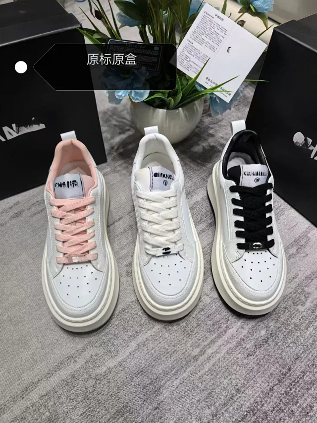 Chanel Sneakers Platform low-top with perforated toe box product detail image 2
