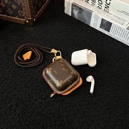 Louis Vuitton Uncategorized Monogram Zip Earbud Case with Lanyard product detail image 3