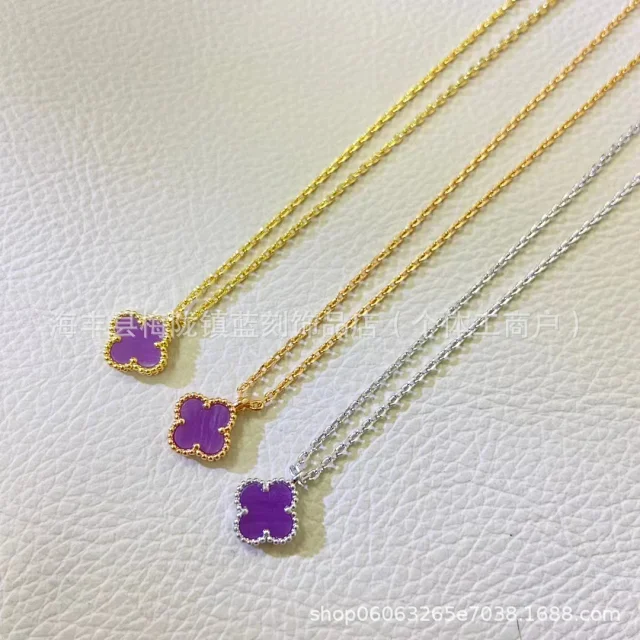 Unbranded Jewelry Four-Leaf Clover Pendant Necklace product detail image 1