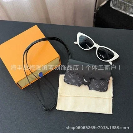Unbranded Crossbody Bags Printed Eyeglass Pouch with Strap product detail image 3