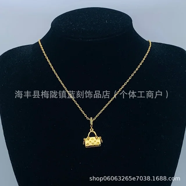 Unbranded Jewelry Gold-Tone Pendant Necklace product detail image 1
