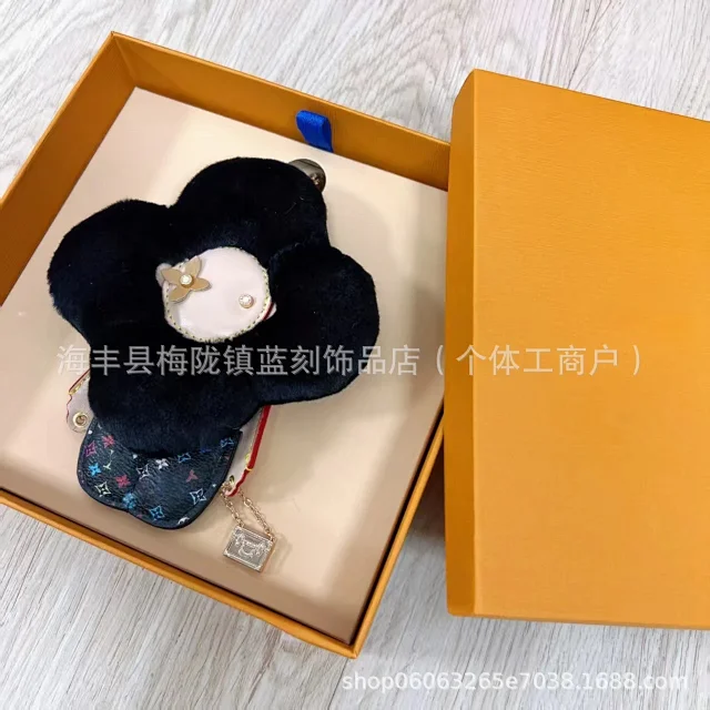 Unbranded Uncategorized Plush flower bag charm keychain with mini handbag pendant product detail image 9