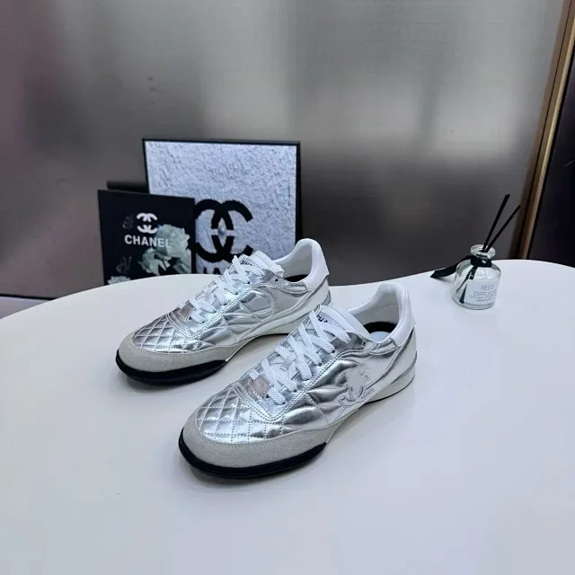 Chanel Sneakers Quilted low-top lace-up product detail image 8