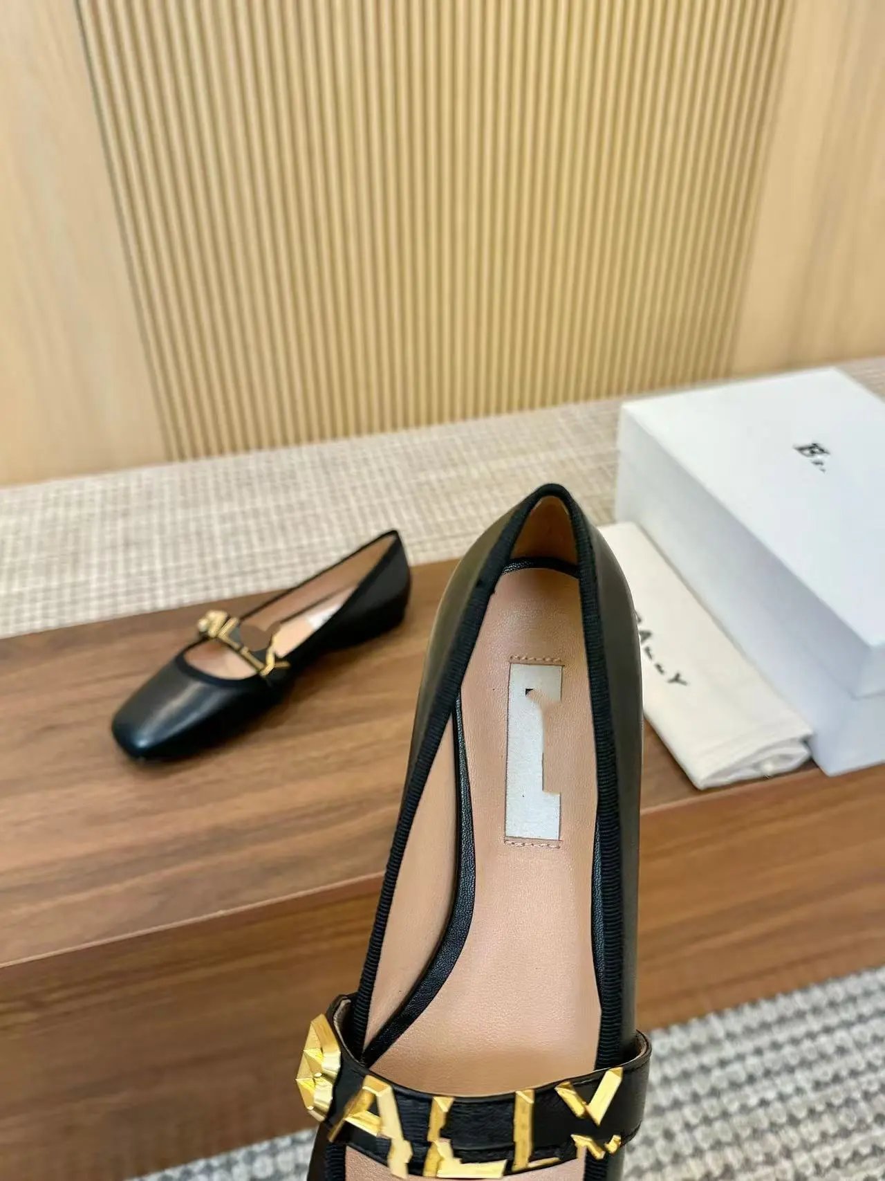 Valentino Garavani Rockstud Flat White Leather Mary Jane Shoes - 3