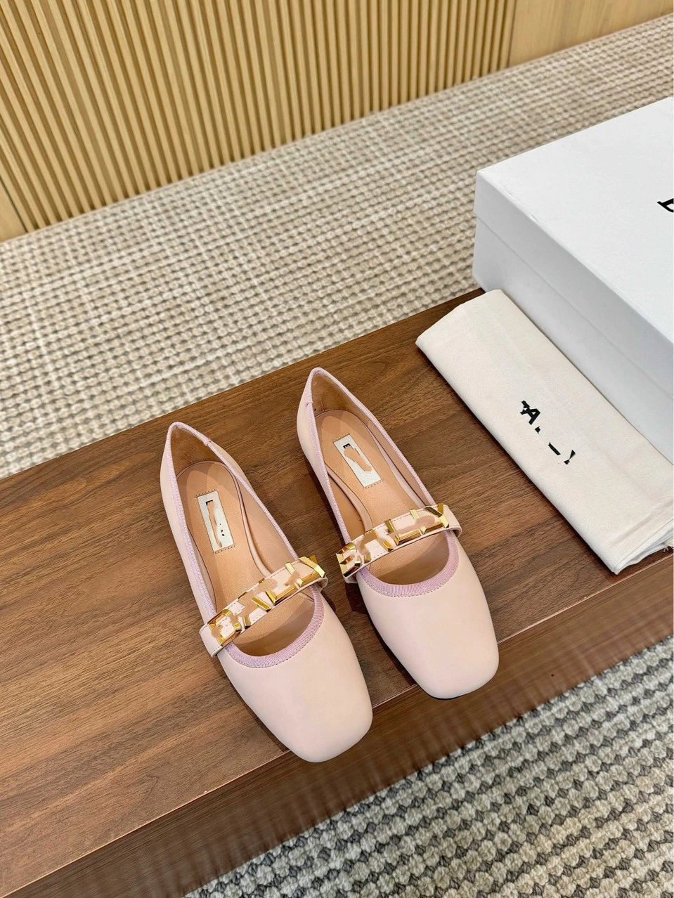 Valentino Garavani Rockstud Flat White Leather Mary Jane Shoes - 9