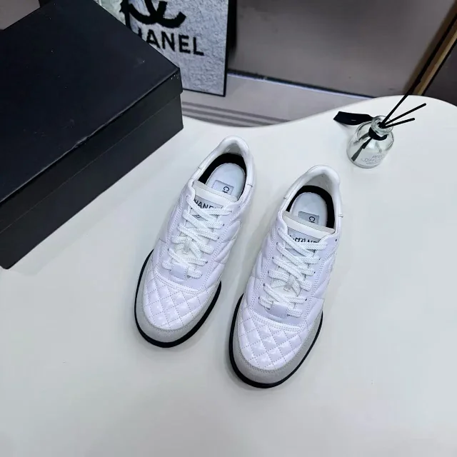 Chanel Sneakers Quilted low-top lace-up product detail image 6