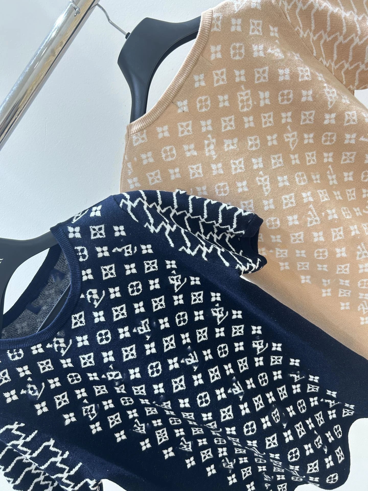 Louis Vuitton Monogram Knit T-Shirt Beige T-Shirt - 8