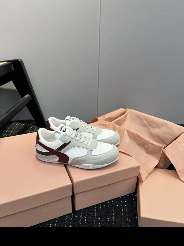 Miu Sneakers Low-Top Suede and Ribbed Textile product detail image 2