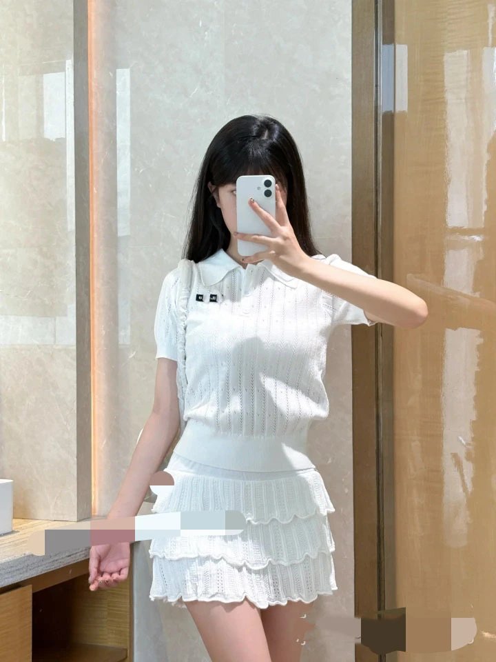 Dior Knit Scallop-Trim Vest Top in Ivory - 14