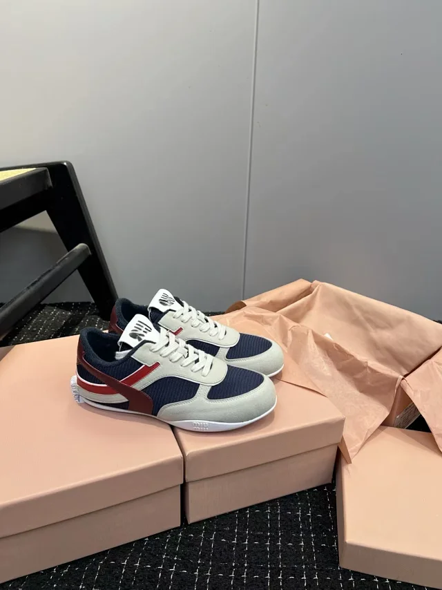 Miu Sneakers Low-Top Suede and Ribbed Textile product detail image 3